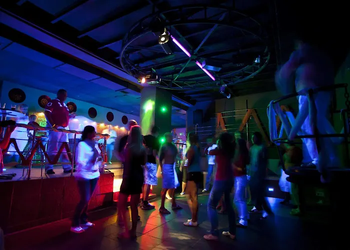 Club Paradiso Готель